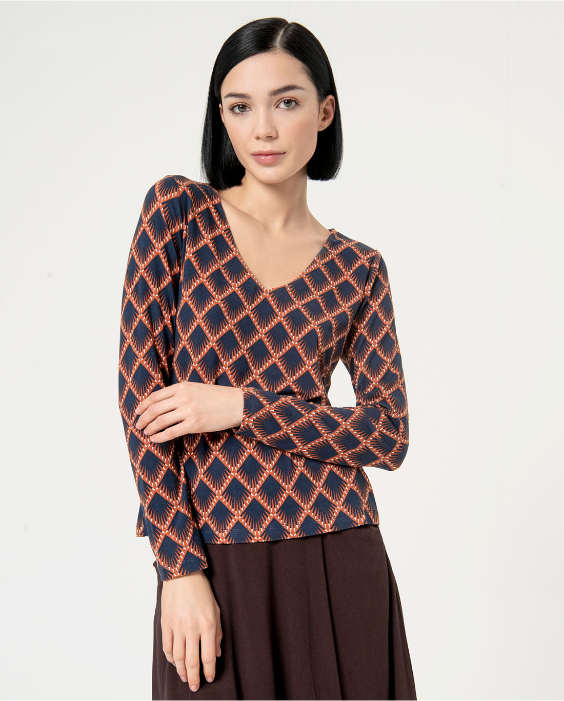 Stretch Printed V-Neck Elastic T-Shirt Brown