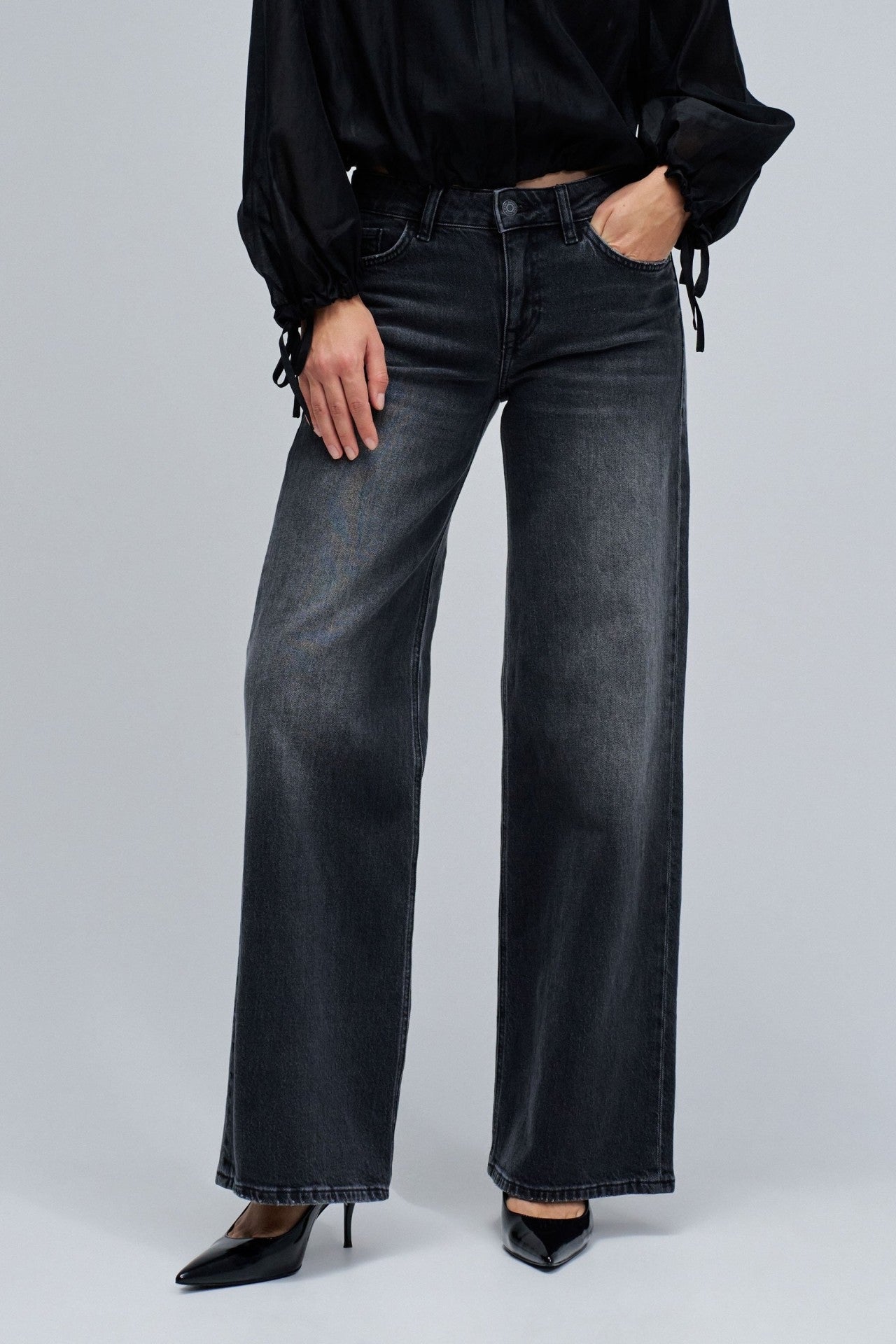 Low Rise Wide Leg Jeans, Black Wash